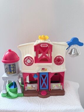 Fisher Price Little People Caring for Animals Farm Barn Playset Sounds Figures